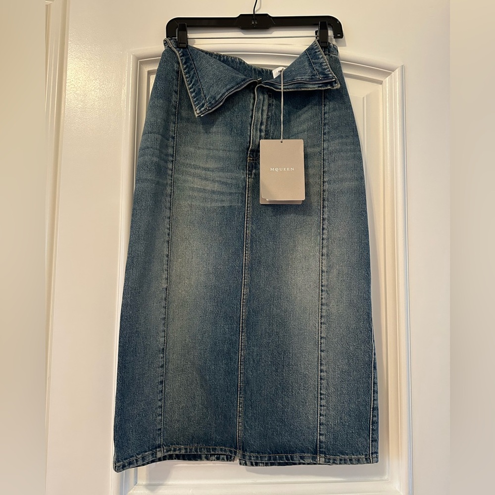 Alexander McQueen
Foldover-Waist Midi Denim Skirt - Picture 7 of 13